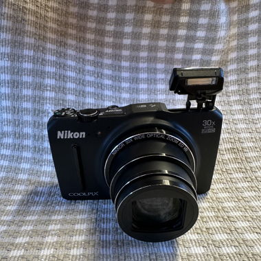 Nikon COOLPIX 30x Wide Full HD Digitalkamera