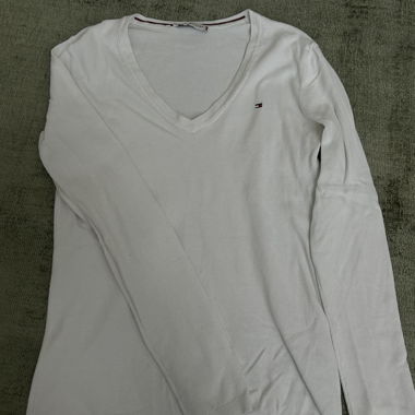 V-neck long sleeve white