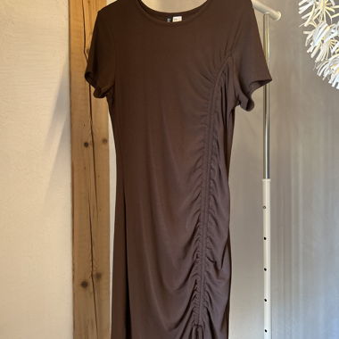 robe marron à manches