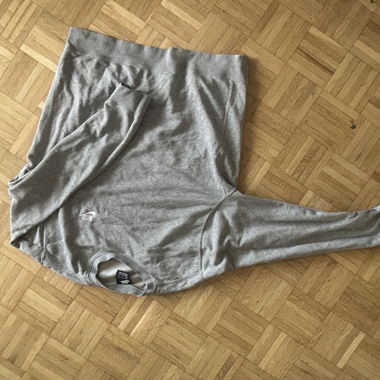 Grauer Nike Pullover