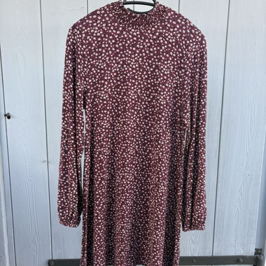 Pull&Bear Kleid mit Blumenmuster