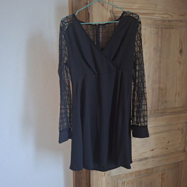 Abito nero maniche in pizzo