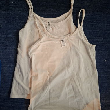 2x white undershirt