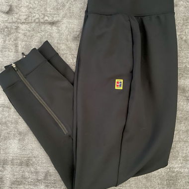 Nike tappered Sporthose Tennis, schwarz
