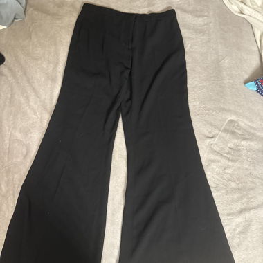 Pantaloni neri a zampa
