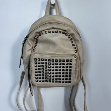 Mini zaino beige con borchie