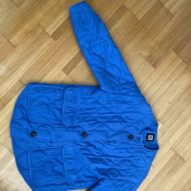 Blaue Steppjacke