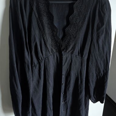Blouse en dentelle noire Zara