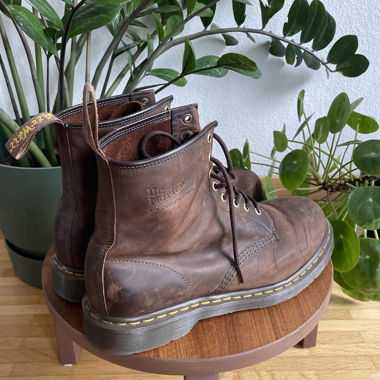 DR. MARTENS BOOTS