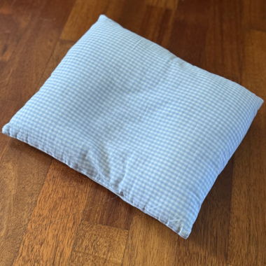 Piccolo cuscino per neonato con intaglio (per prematuri)