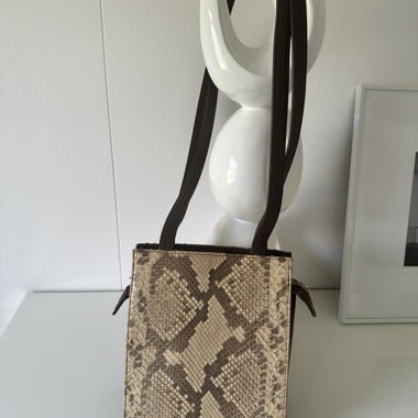 Shoulder bag with snake-skin look