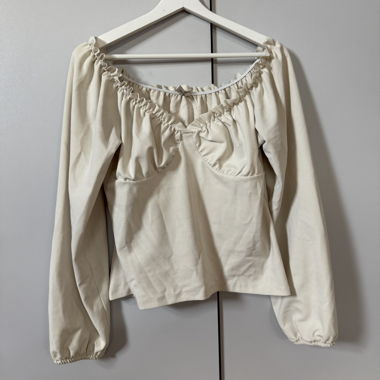 blouse beige
