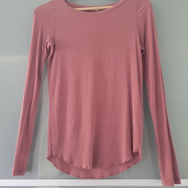 Rosaner dünner Pullover