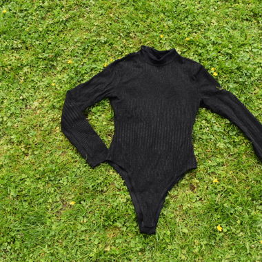 Body nero con collo alto