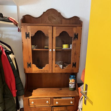 Alter Schrank Echtholz