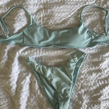 Ensemble de bikini couleur menthe