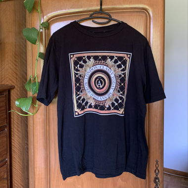 T-shirt nero stampato stile Versace con leopardi