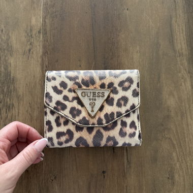Guess Portemonnaie mit Leopardenmuster