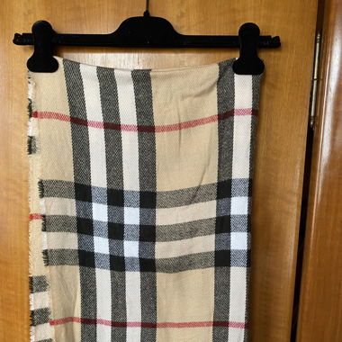 Schal mit Burberry muster