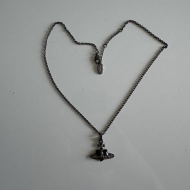 Collana con ciondolo cuore nero Vivi