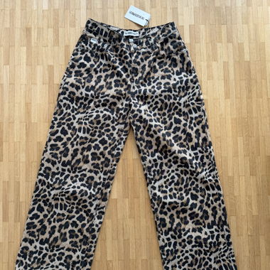 Jeans baggy leopardati a vita alta