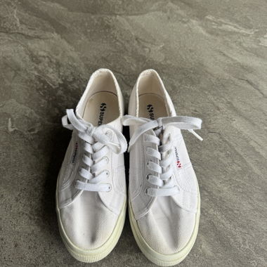Weiße Superga Sneakers