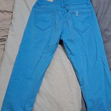Blaue Baumwollhose