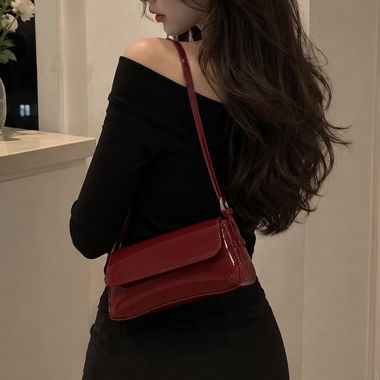 Borsa a mano in vernice rossa