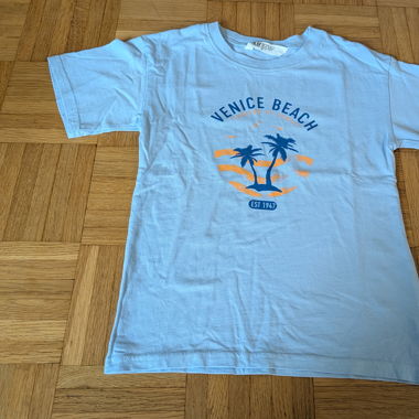 T-Shirt und Sommerhemd