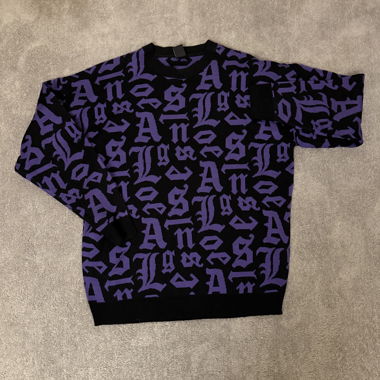 Black sweatshirt
