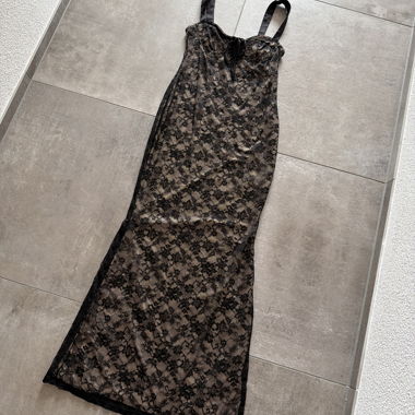 Robe en dentelle noire