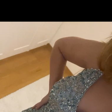 Glitzerndes Abendkleid in Hellblau