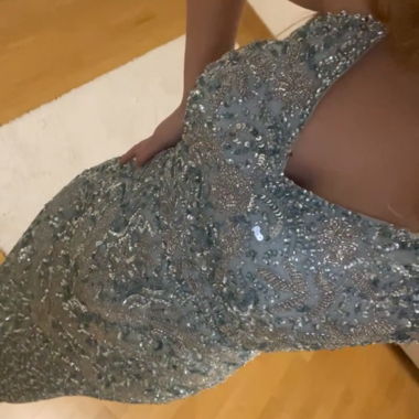 Glitzerndes Abendkleid in Hellblau