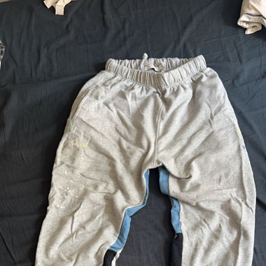 Graue Jogginghosen