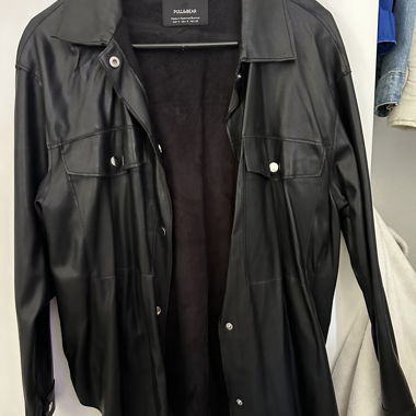 Veste noire en similicuir Pull&Bear