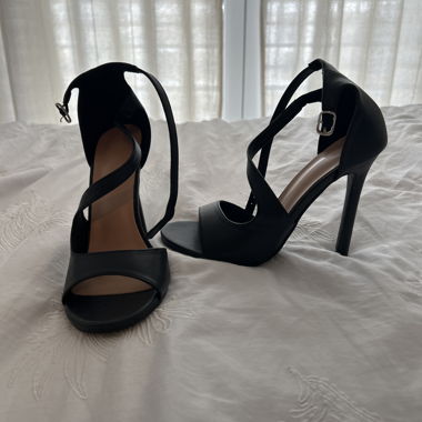 Schwarze High Heels