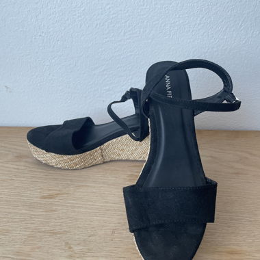 Sandales compensées noires