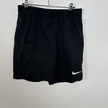 Schwarze Nike-Shorts