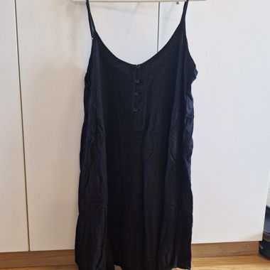 Schwarzes Trägerkleid