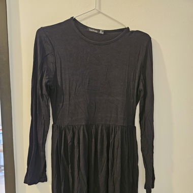 Schwarzes Kleid