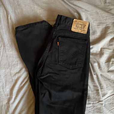 black levis jeans