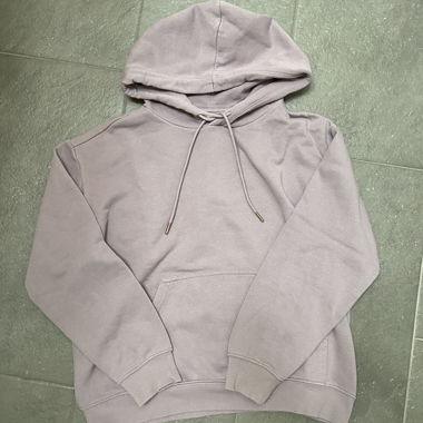 Fliederfarbener Hoodie 