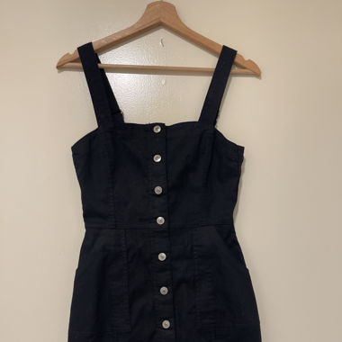 Petite robe noire boutons 