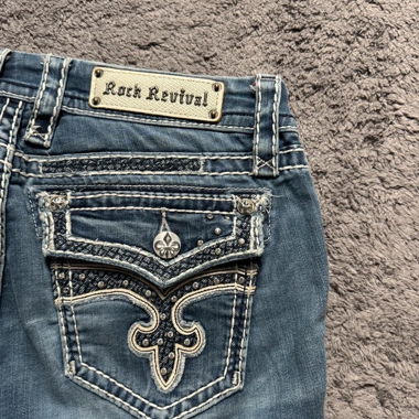 Y2K Rock Revival Jeans Shorts (very sought-after) 