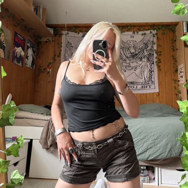 vintage khaki cargo shorts (hiking)