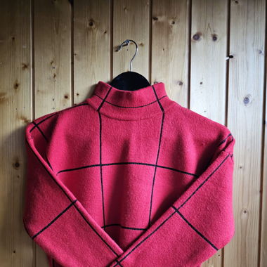 Maglione corto, collo alto, maniche 3/4