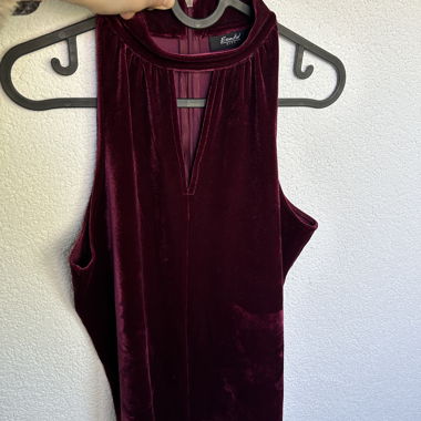 Bordeauxroter Velours-Ärmelloser Top