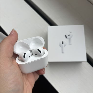 AirPods 4 con cancellazione attiva del rumore