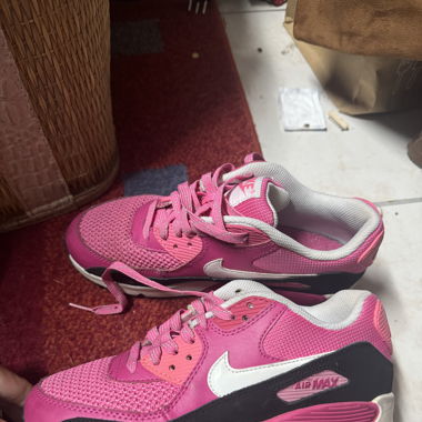 Nike rose 36.5