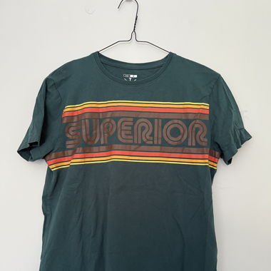 Grünes T-Shirt